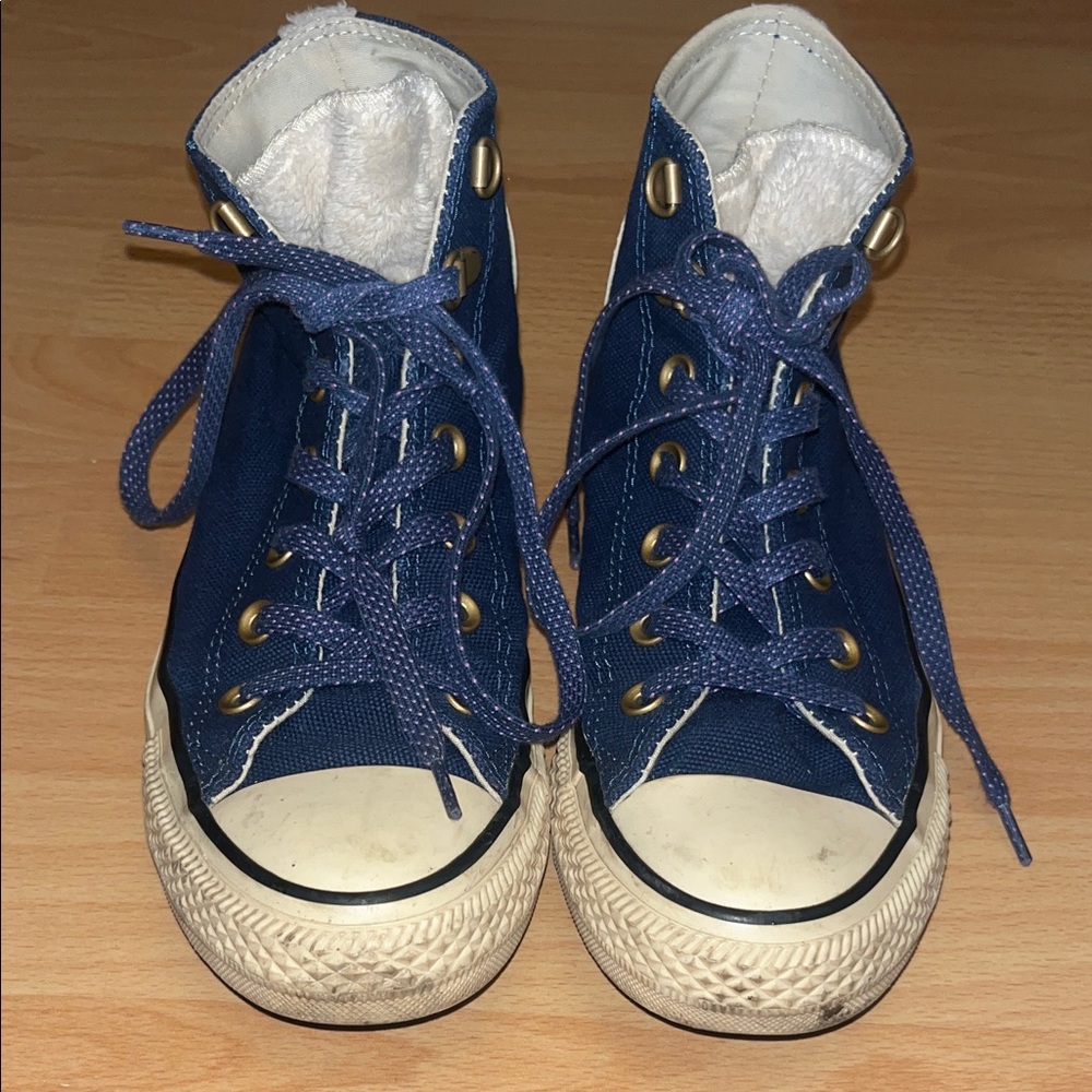 Converse Navy High-Tops Women’s size 7